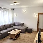 Yb Апартаменти *
