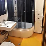 Yb Апартаменти Бухарест